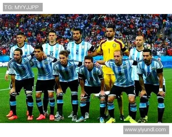 黑白足球明星的光辉历程与传奇瞬间揭秘